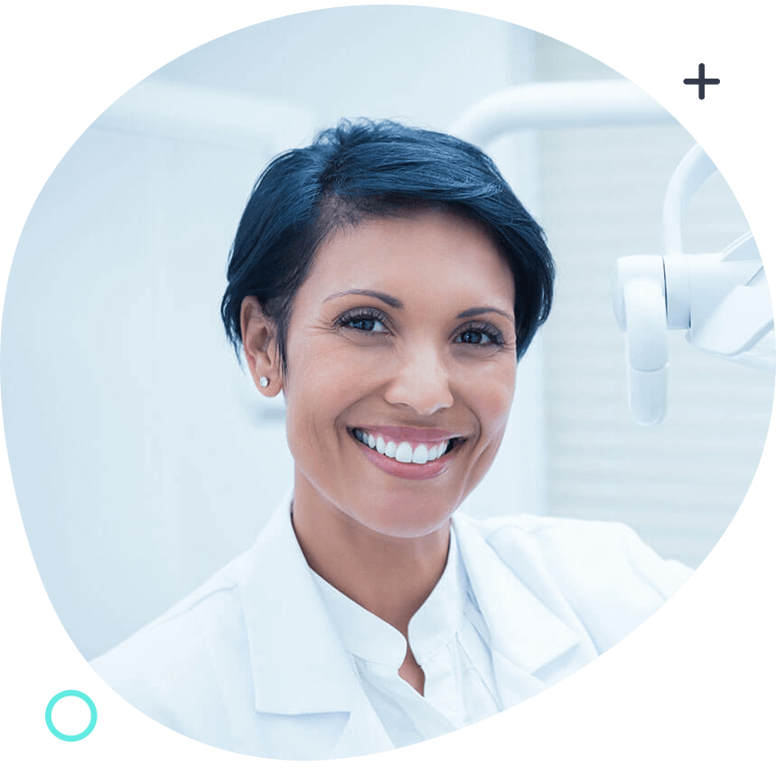https://smilemakeovercartagena.com/wp-content/uploads/2020/03/doctor-01.png