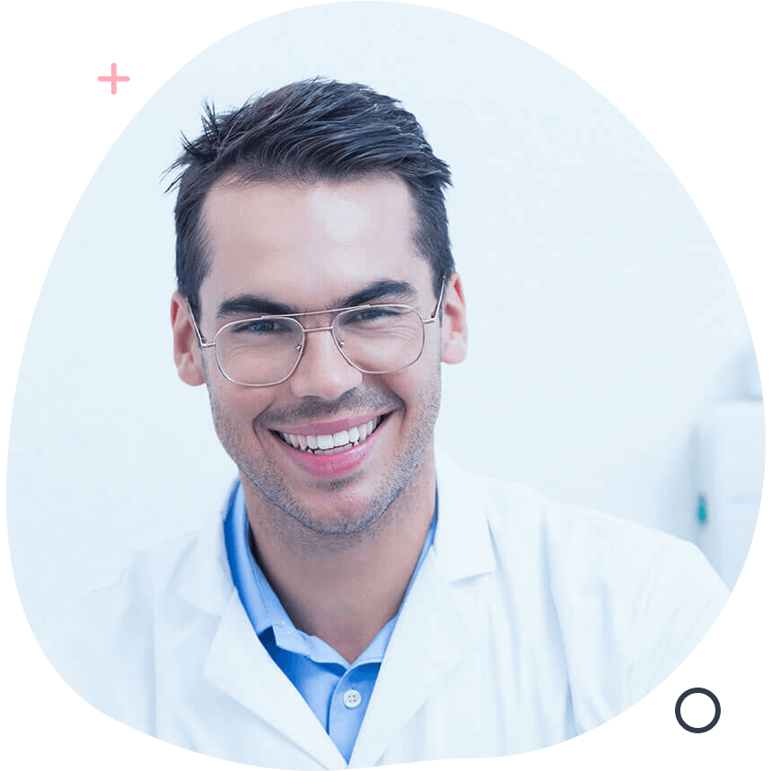 https://smilemakeovercartagena.com/wp-content/uploads/2020/03/doctor-03.png